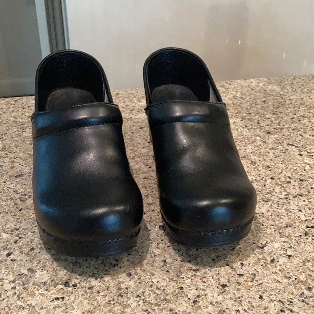 Women’s size 10.5-11 (EU 41) Black Leather Dansko Professional Clogs - Picture 5 of 11